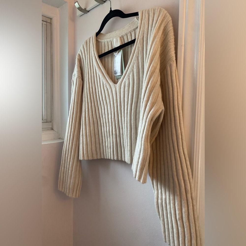 H & M Ribbed Cropped Ivory Sweater
